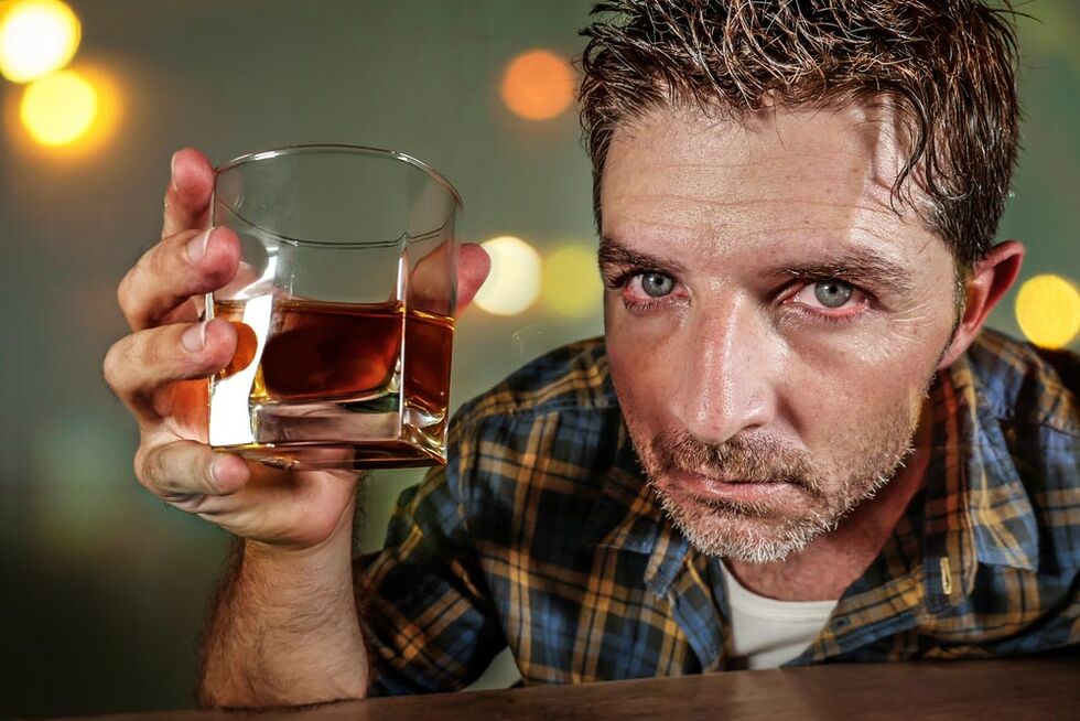 A man alcoholic looks painful